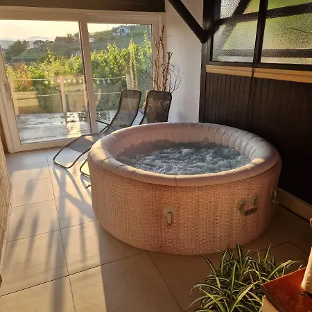 Holiday home Vineyard Holidays With Jacuzzi *