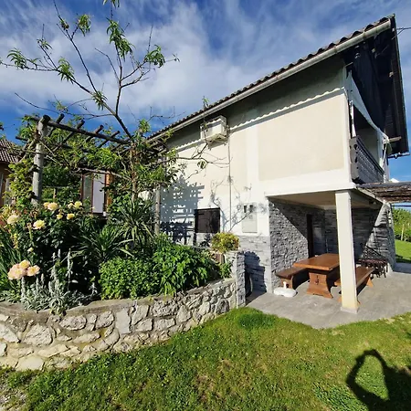 Vineyard With Private Jacuzzi Ferienhaus Metlika